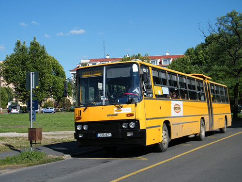 Halad a pályafelújítás
